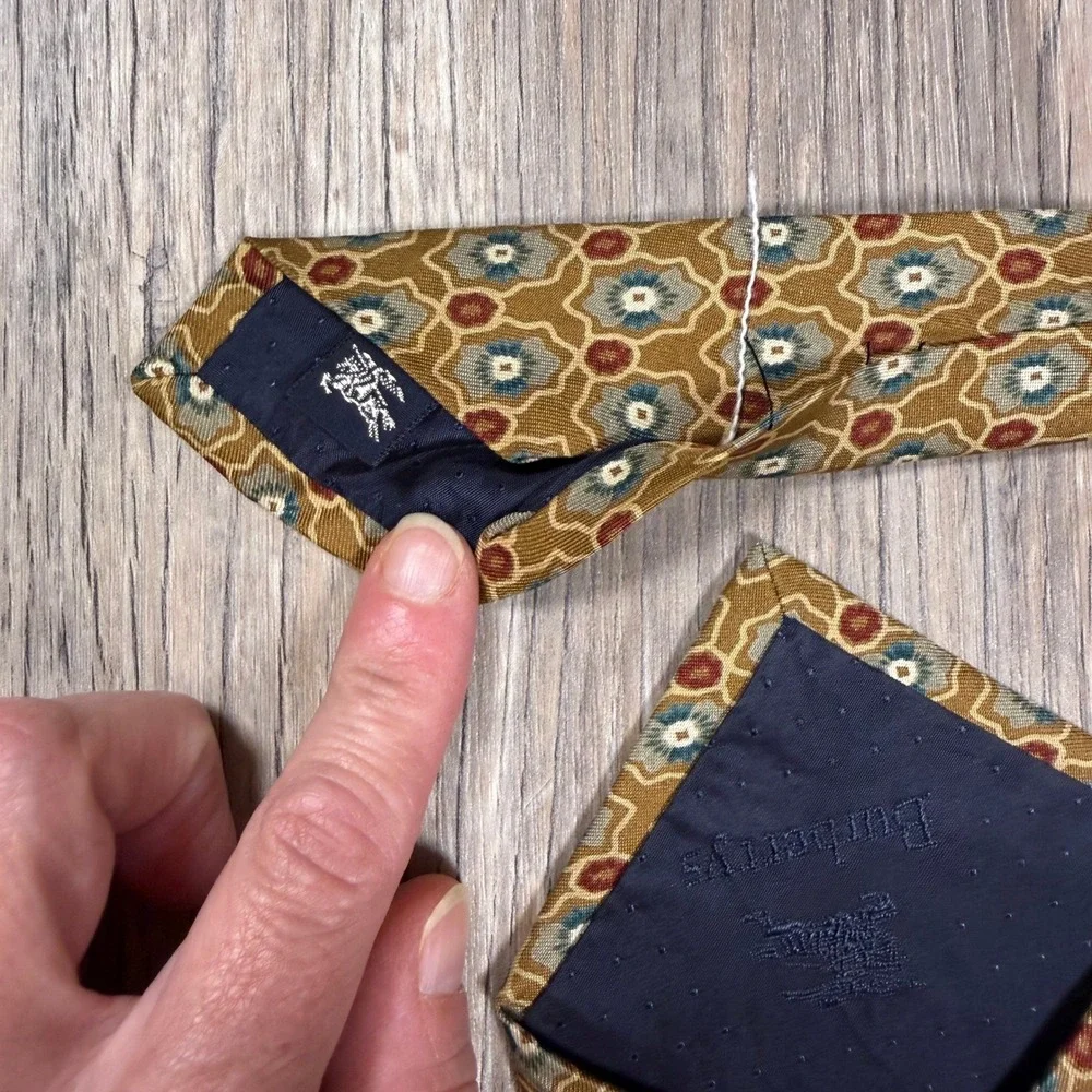 Vintage Burberrys of London Mens Silk Tie Gold Geometric Medallion Hand Sewn USA